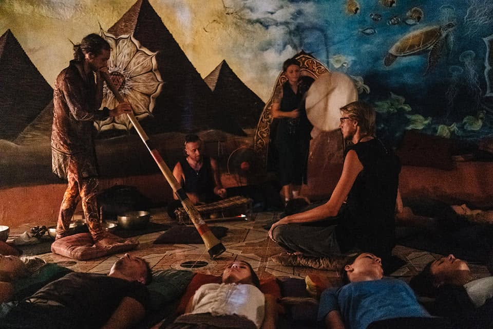 Oliv playing didgeridoo over participants lying in deep rest