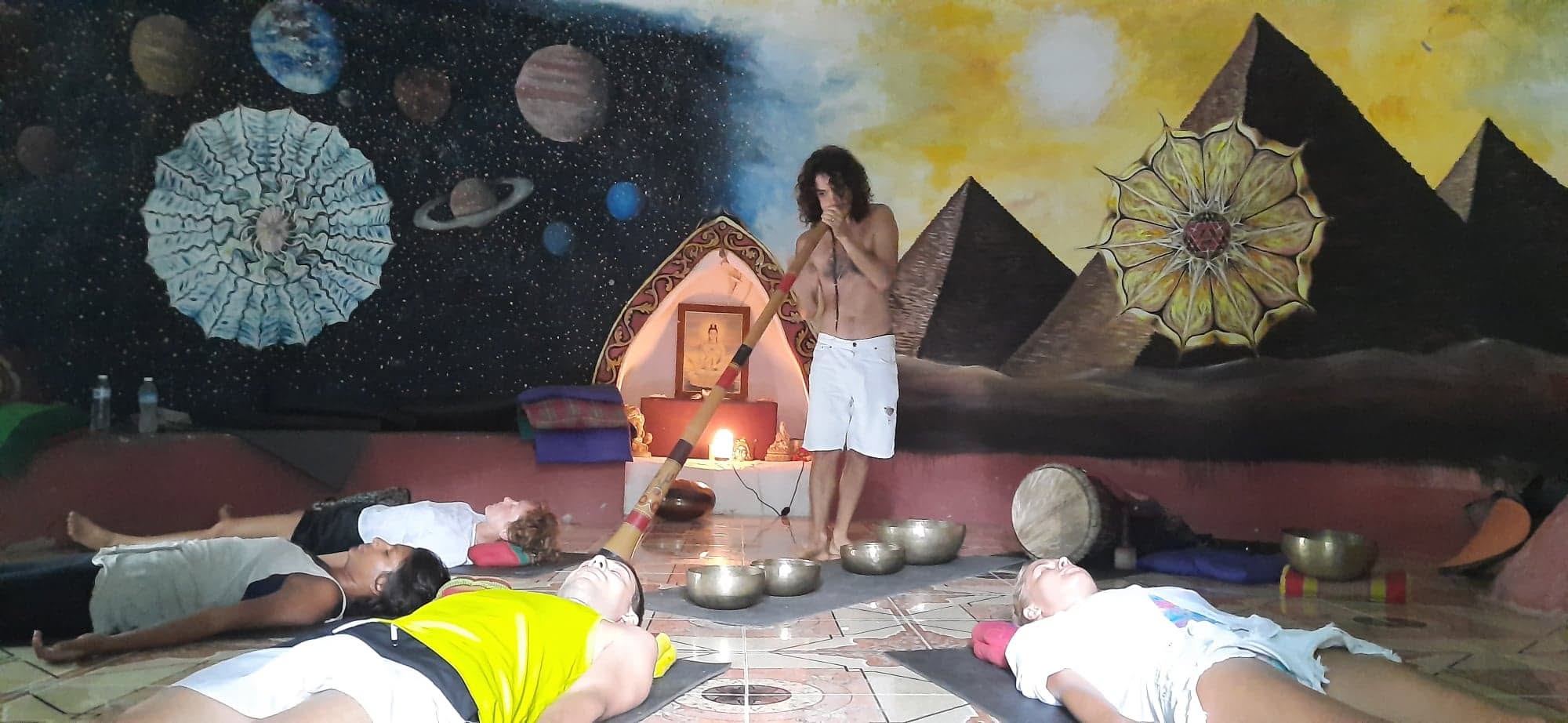 Didgeridoo therapy in the temple space